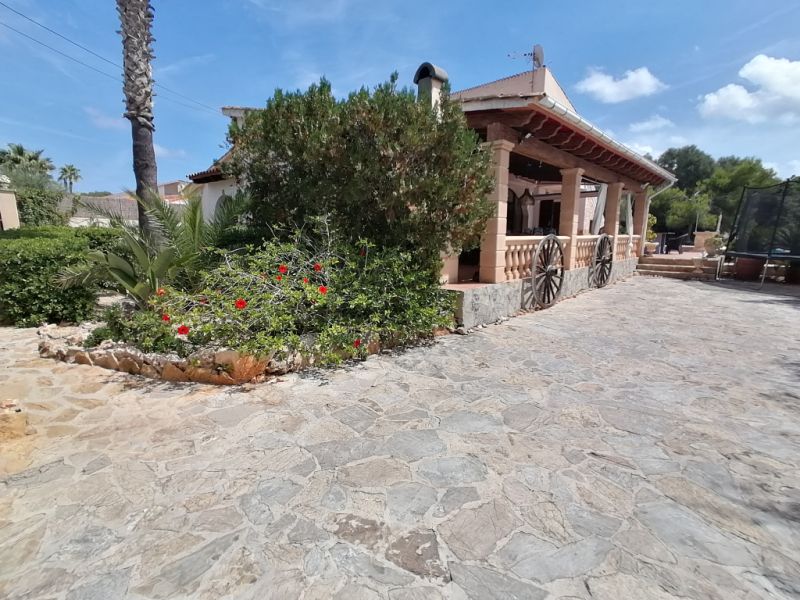 Winter: Ebenerdiges Chalet mit Gaszentralheizung, Pool und Garten in Cala Murada -- CH 11