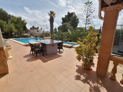 Winter: Ebenerdiges Chalet mit Gaszentralheizung, Pool und Garten in Cala Murada -- CH 11