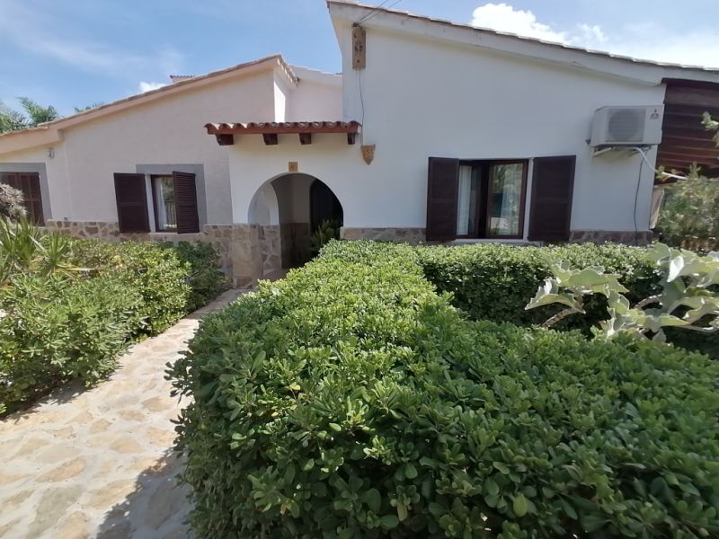 Winter: Ebenerdiges Chalet mit Gaszentralheizung, Pool und Garten in Cala Murada -- CH 11