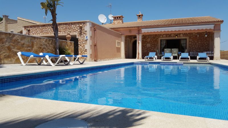 Winter: Single-storey chalet with oil central heating and garden in a quiet location of Porto Colom 