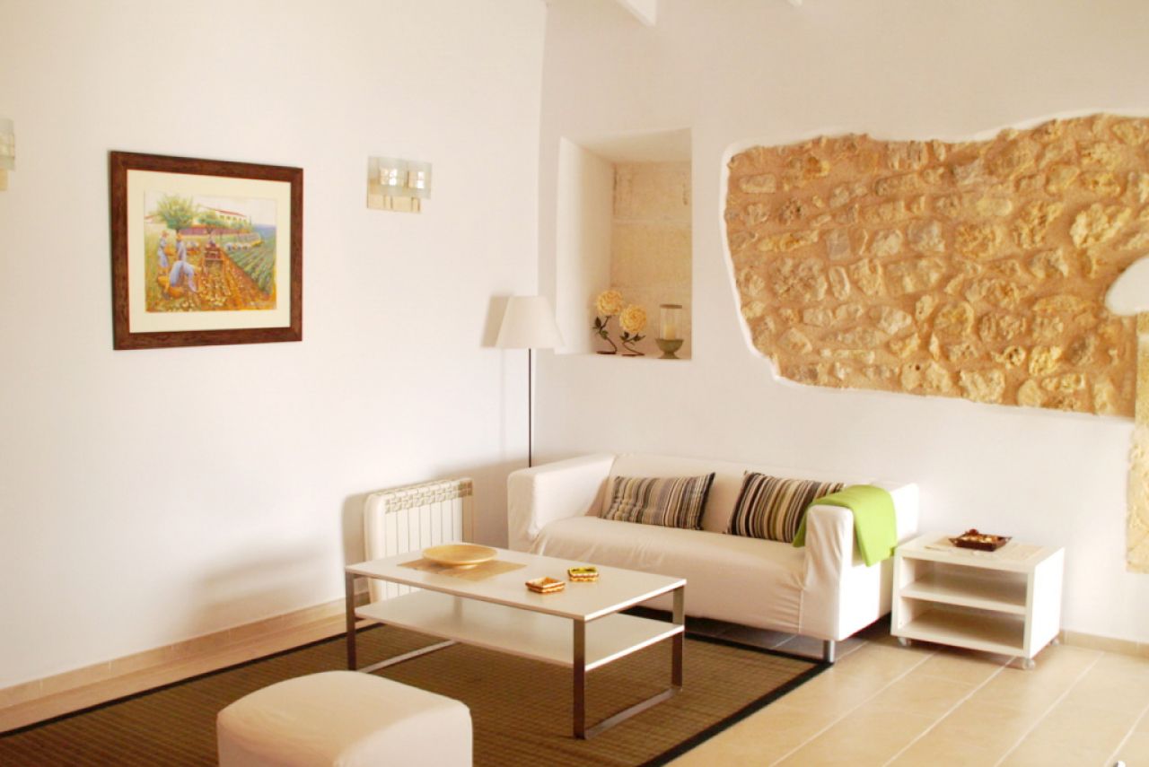 WINTER: Ground floor modern cottage near Manacor --- F 250 c WT