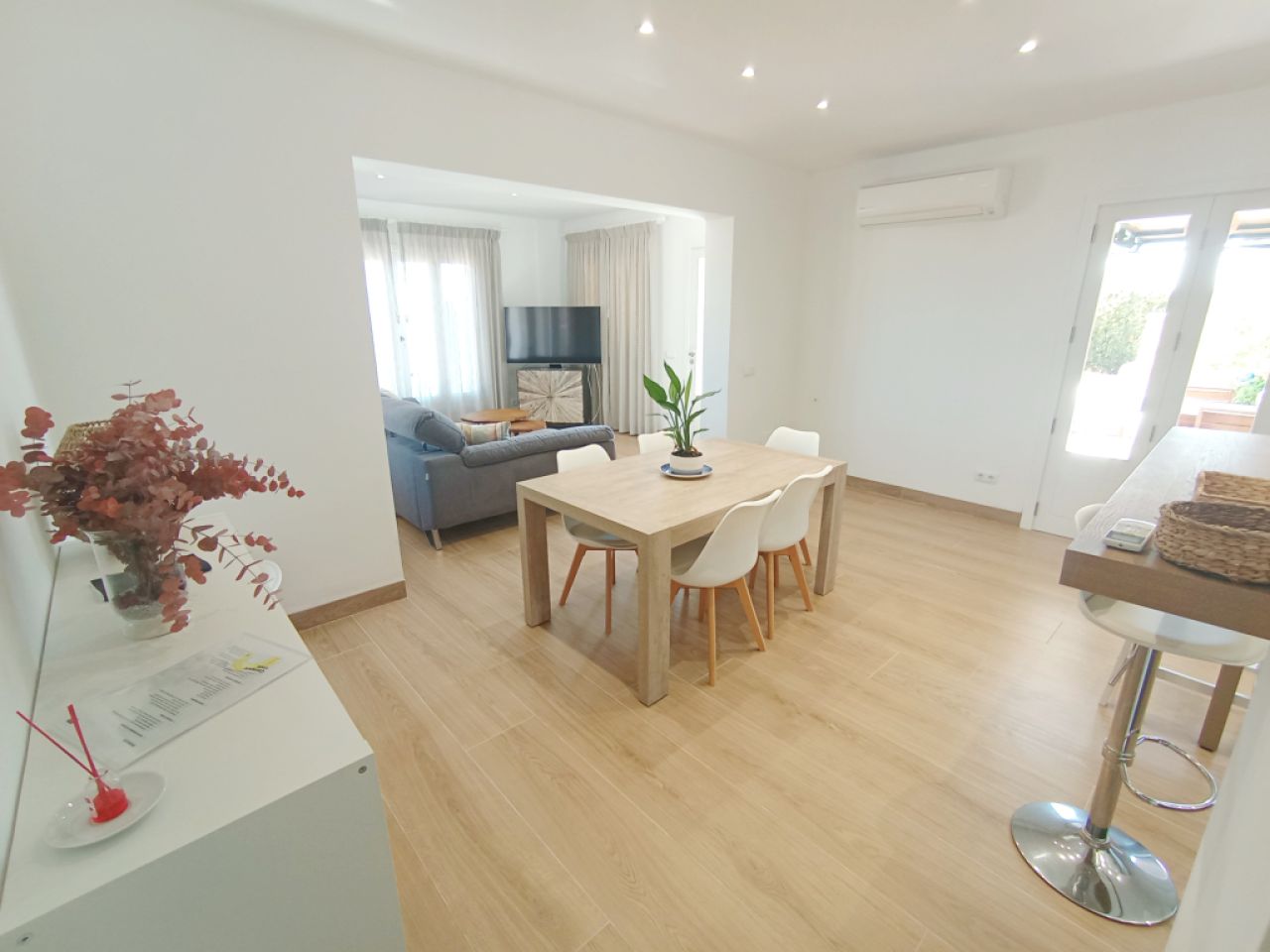 WINTER: Elegant and large finca with dream views and heating near Porreres --- F 36 WT