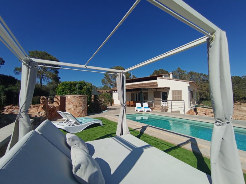 WINTER: Elegant and large finca with dream views and heating near Porreres --- F 36 WT