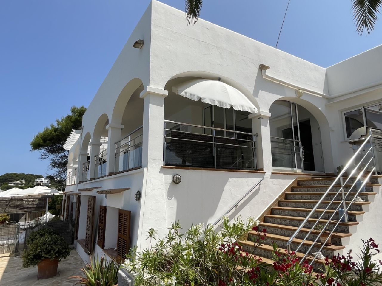 Winter: Elegantes Chalet mit Ölzentralheizung in 1. LInie der Küste von Portocolom --- CH 08 WT