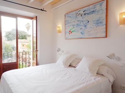 WINTER: Well-kept and renovated village house with courtyard in Cas Concos --- DH 66 WT