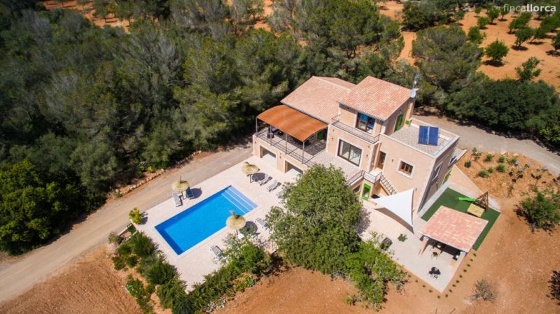 WINTER: Large finca with underfloor heating, pool and many extras near Campos -- F 27 WT