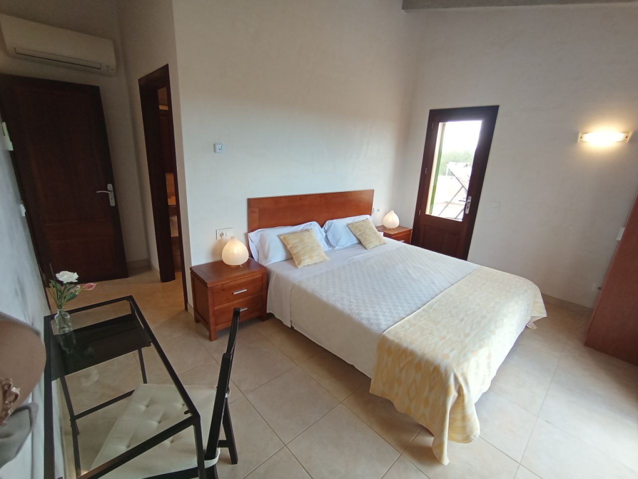 WINTER: Large finca with underfloor heating, pool and many extras near Campos -- F 27 WT