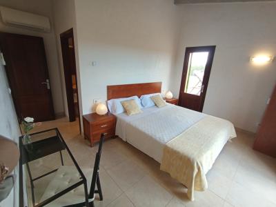 WINTER: Large finca with underfloor heating, pool and many extras near Campos -- F 27 WT