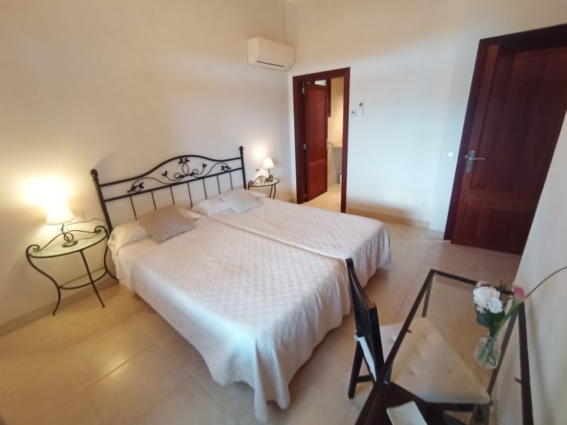 WINTER: Large finca with underfloor heating, pool and many extras near Campos -- F 27 WT