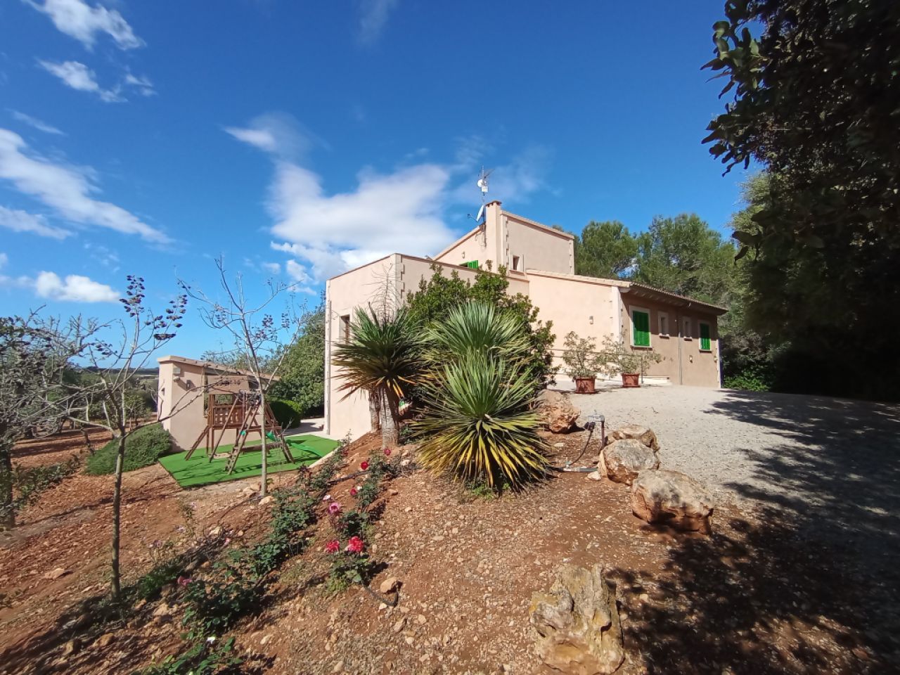 WINTER: Large finca with underfloor heating, pool and many extras near Campos -- F 27 WT