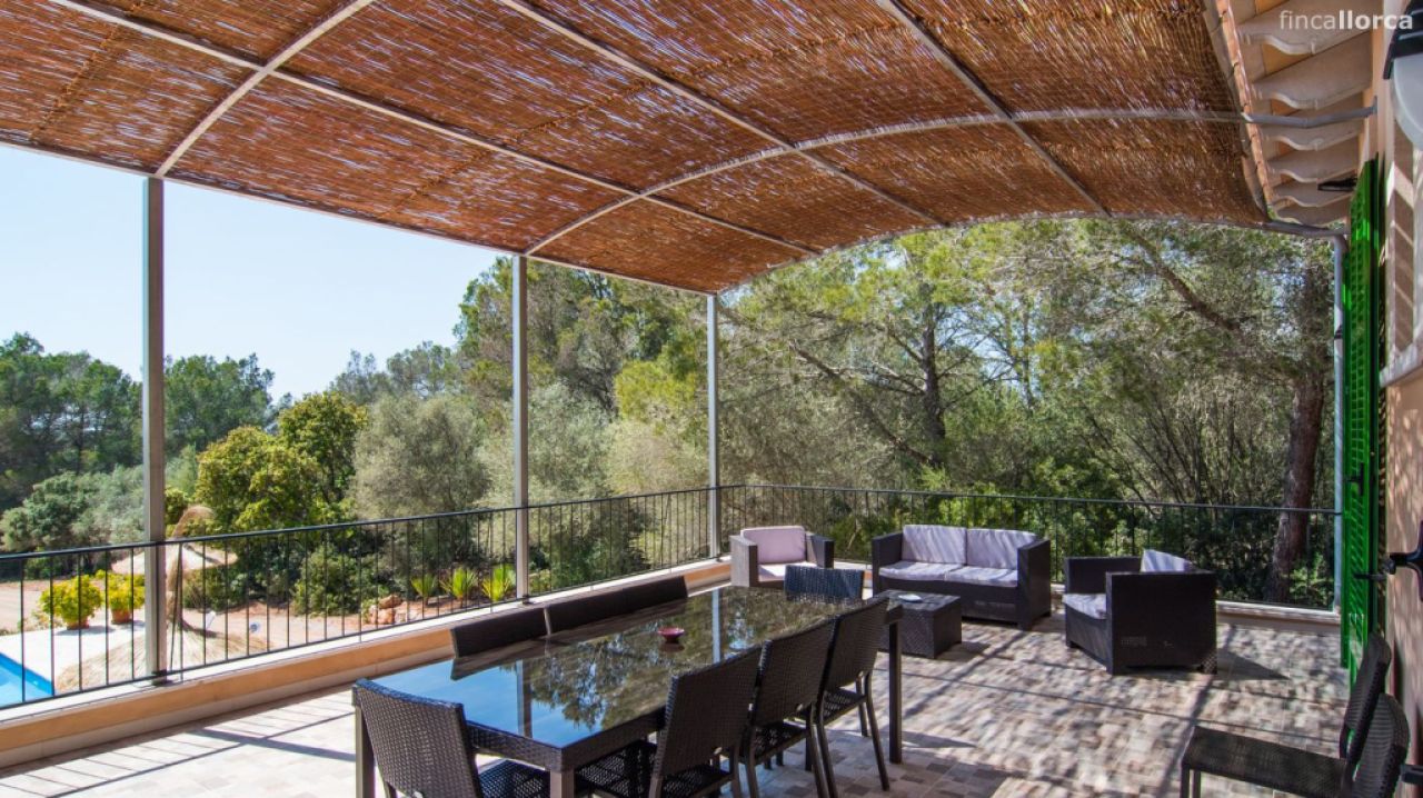 WINTER: Large finca with underfloor heating, pool and many extras near Campos -- F 27 WT