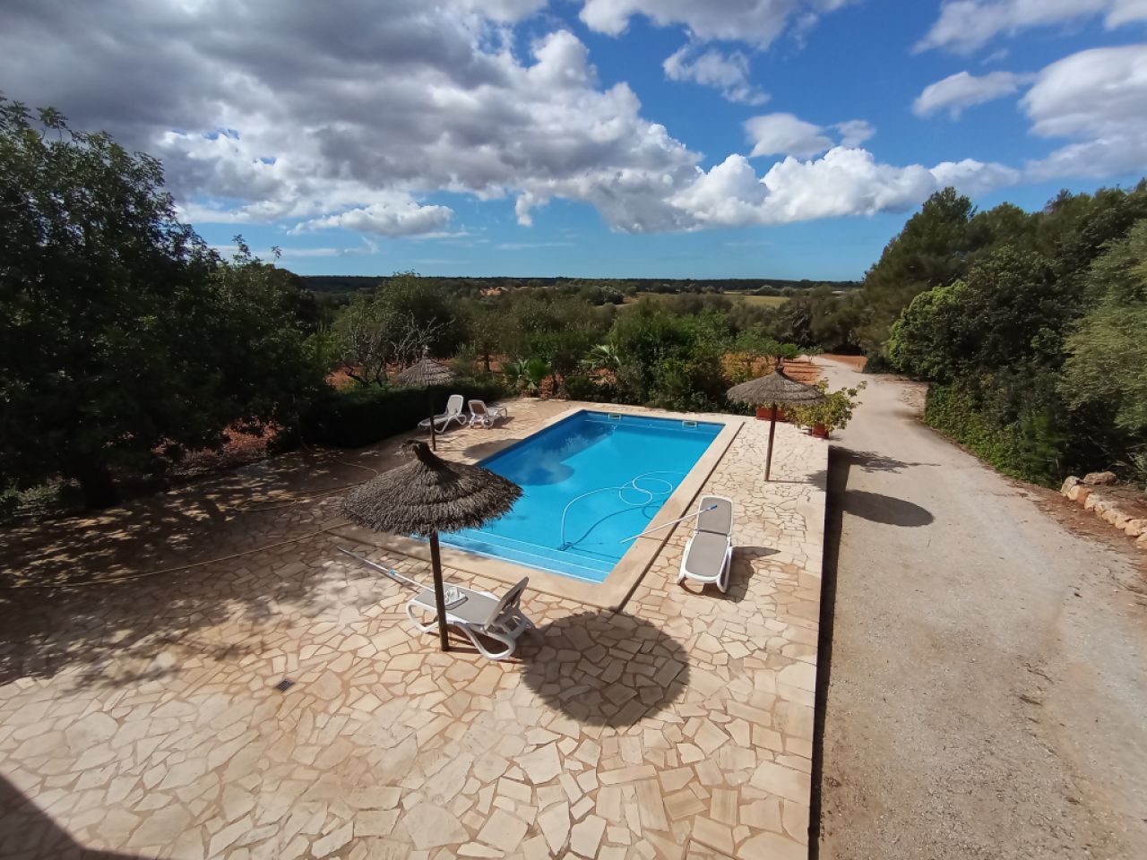 WINTER: Large finca with underfloor heating, pool and many extras near Campos -- F 27 WT
