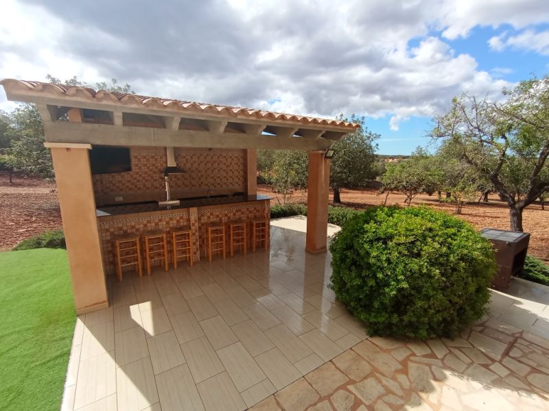 WINTER: Large finca with underfloor heating, pool and many extras near Campos -- F 27 WT