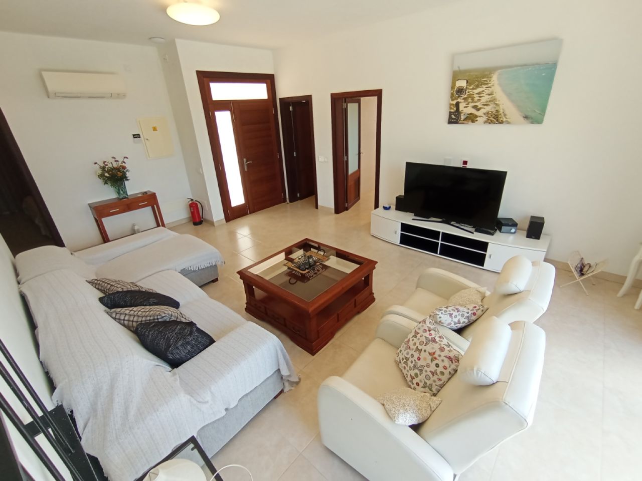 WINTER: Large finca with underfloor heating, pool and many extras near Campos -- F 27 WT