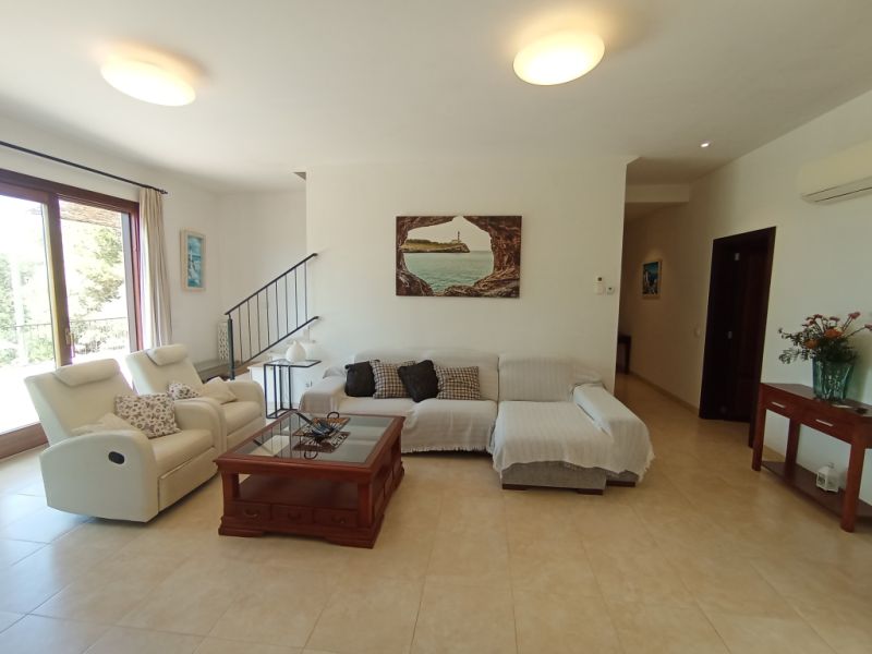 WINTER: Large finca with underfloor heating, pool and many extras near Campos -- F 27 WT