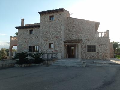 Winter: Grosse Finca mit Heizung, Pool und BBQ zwischen Ses Salines und Colonia St. Jordi -- F 37 WT