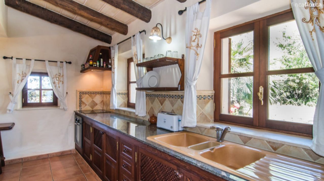 INVIERNO: Gran finca con calefacción, piscina y en una zona tranquila cerca de Felanitx -- F 13 WT