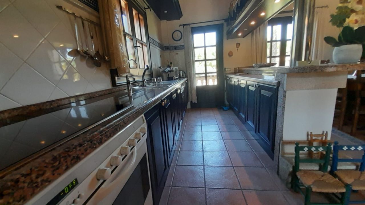 Winter: Grosse Finca mit traumhaftem Garten  bei Ses Salines -- F  63 WT