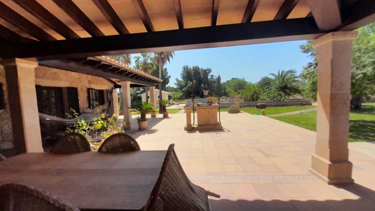 Winter: Grosse Finca mit traumhaftem Garten  bei Ses Salines -- F  63 WT