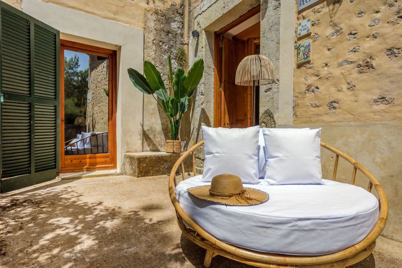 WINTER: Historische Finca -DH  mit Kamin in absolut ruhiger Lage in Orient- West --- F 04 WT