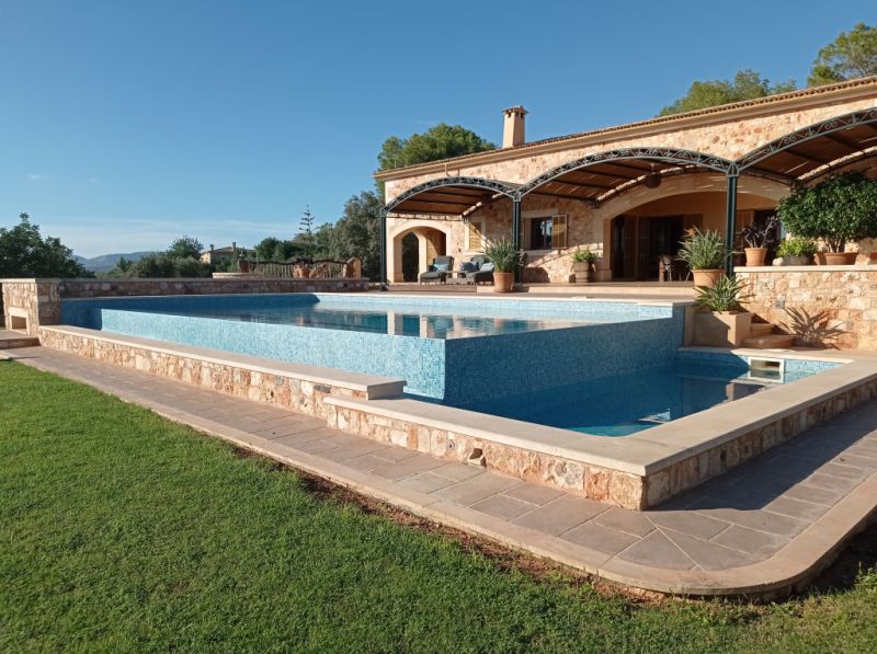 WINTER: Impressive finca with pool, heating and beautiful views -- F 02 WT
