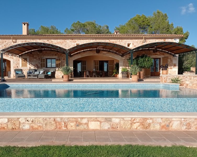 WINTER: Impressive finca with pool, heating and beautiful views -- F 02 WT
