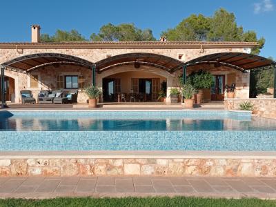 WINTER: Impressive finca with pool, heating and beautiful views -- F 02 WT