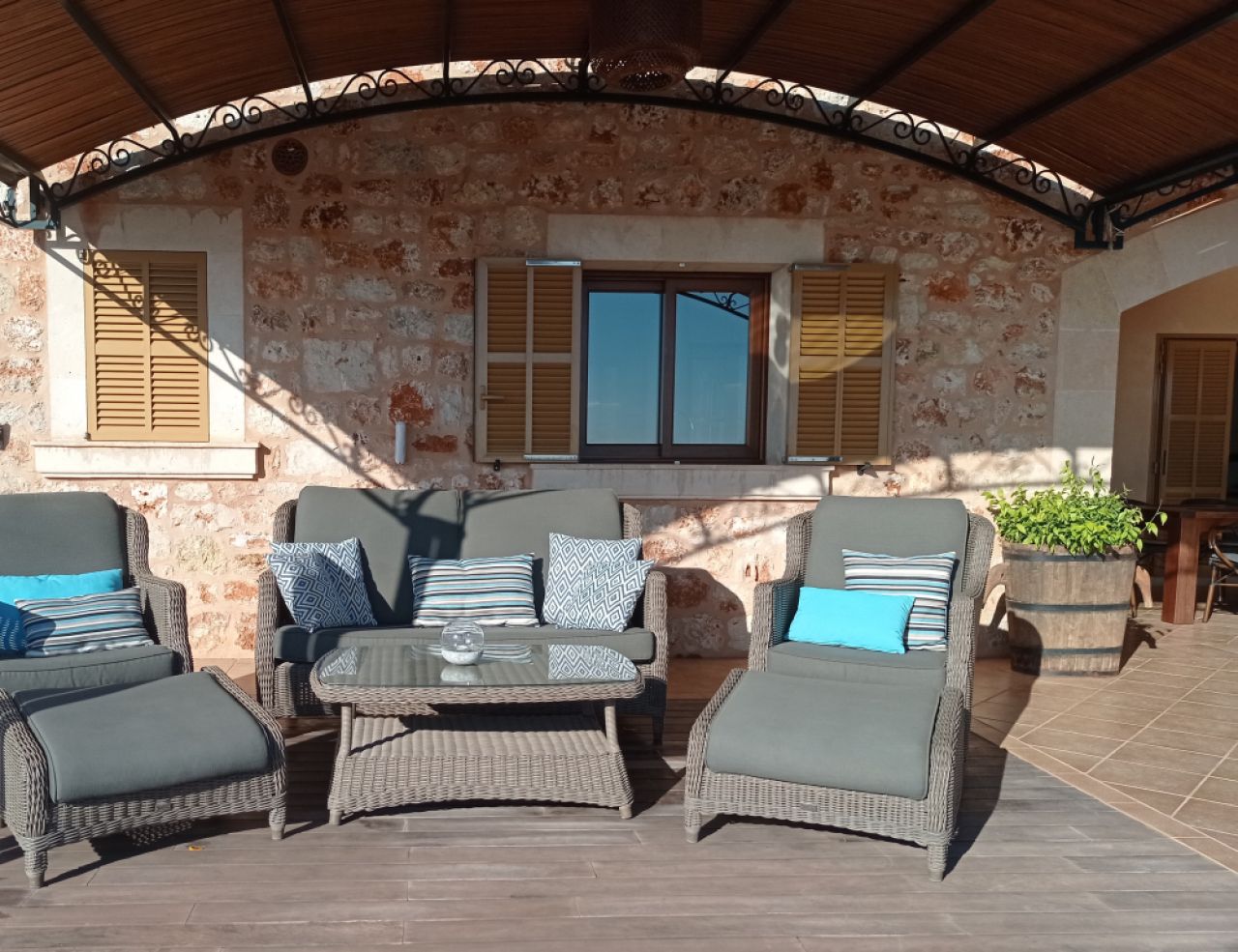 WINTER: Impressive finca with pool, heating and beautiful views -- F 02 WT