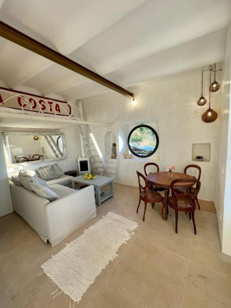 WINTER: Small cottage in the mountains near Felanitx --- C 11 WT