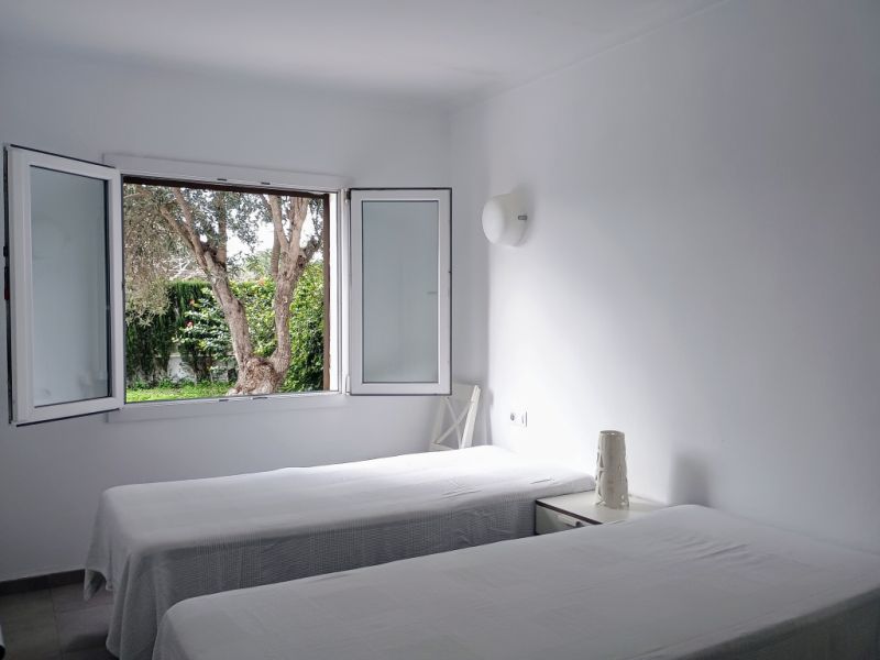 INVIERNO: Moderno chalet de 2 plantas con aire acondicionado, piscina en una zona tranquila de Estan