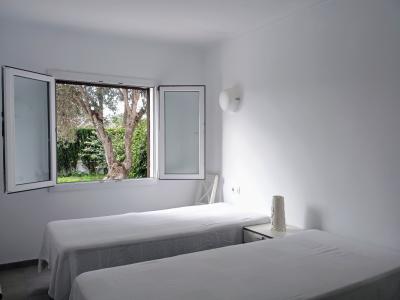 INVIERNO: Moderno chalet de 2 plantas con aire acondicionado, piscina en una zona tranquila de Estan