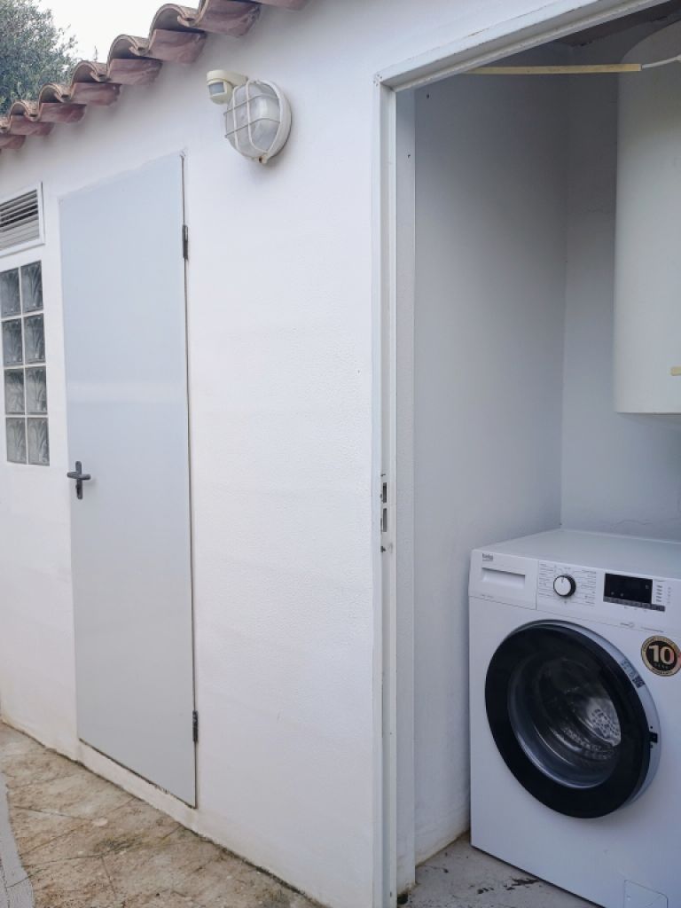 INVIERNO: Moderno chalet de 2 plantas con aire acondicionado, piscina en una zona tranquila de Estan