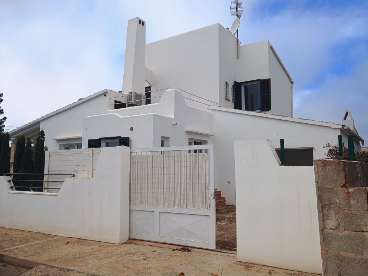 INVIERNO: Moderno chalet de 2 plantas con aire acondicionado, piscina en una zona tranquila de Estan