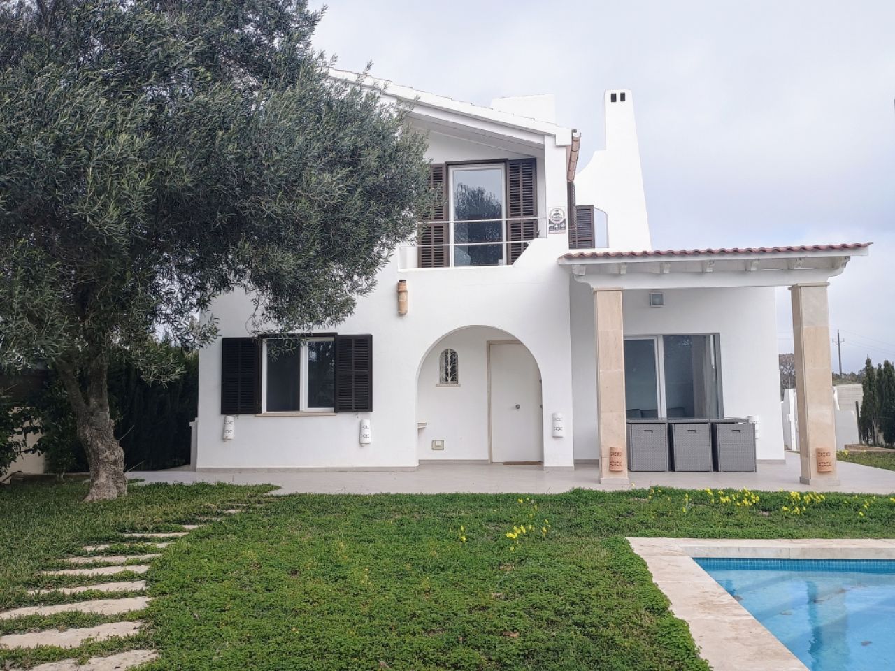 INVIERNO: Moderno chalet de 2 plantas con aire acondicionado, piscina en una zona tranquila de Estan