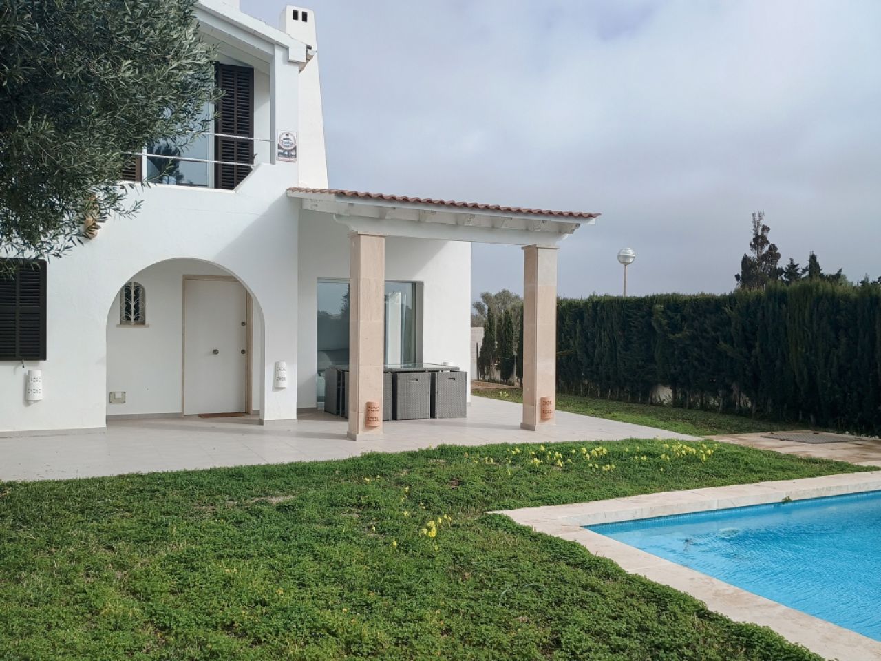 INVIERNO: Moderno chalet de 2 plantas con aire acondicionado, piscina en una zona tranquila de Estan
