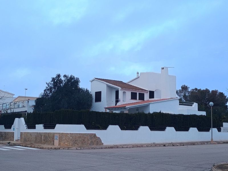 INVIERNO: Moderno chalet de 2 plantas con aire acondicionado, piscina en una zona tranquila de Estan