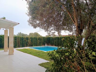 INVIERNO: Moderno chalet de 2 plantas con aire acondicionado, piscina en una zona tranquila de Estan