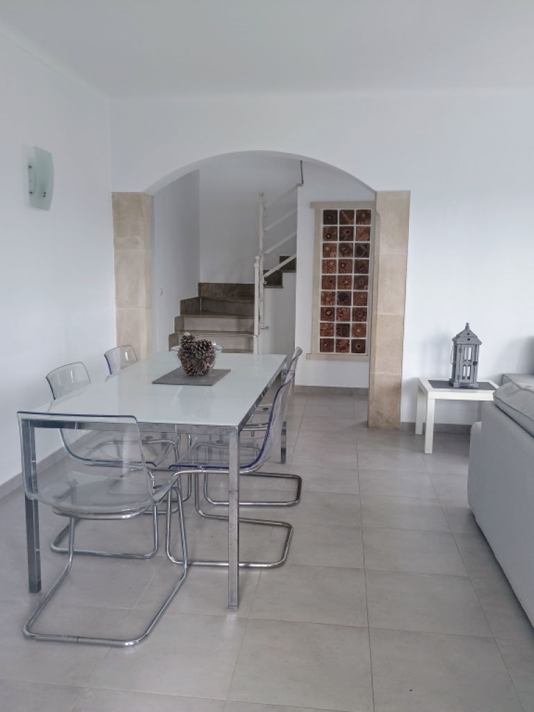 INVIERNO: Moderno chalet de 2 plantas con aire acondicionado, piscina en una zona tranquila de Estan