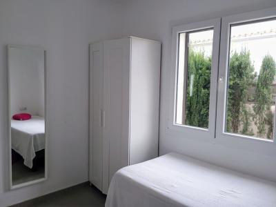 INVIERNO: Moderno chalet de 2 plantas con aire acondicionado, piscina en una zona tranquila de Estan