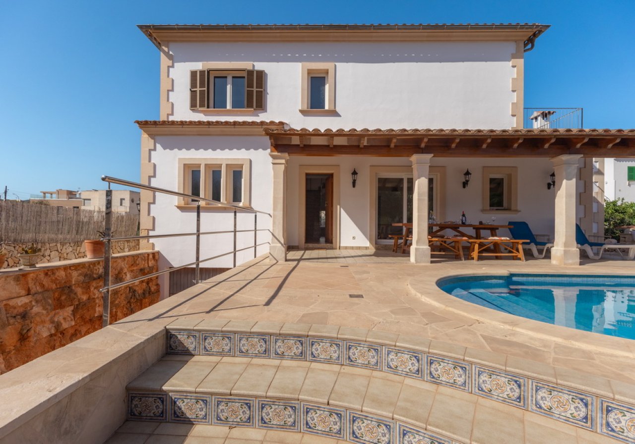 Winter: Modernes 2 Etagenchalet mit AC, Pool und Garage in Porto Colom -- CH 02 WT