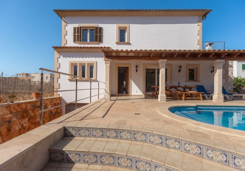 Winter: Modernes 2 Etagenchalet mit AC, Pool und Garage in Porto Colom -- CH 02 WT
