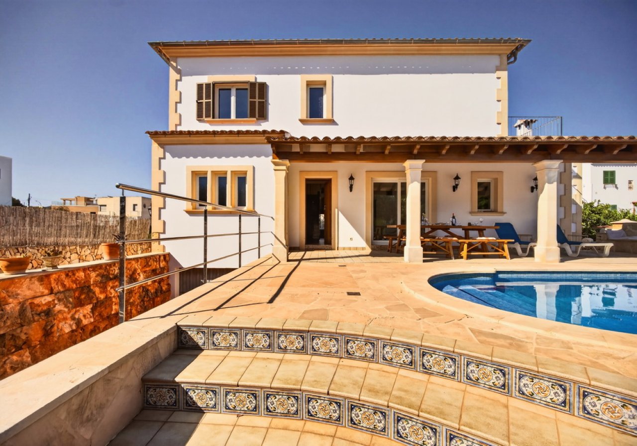 Winter: Modernes 2 Etagenchalet mit AC, Pool und Garage in Porto Colom -- CH 02 WT