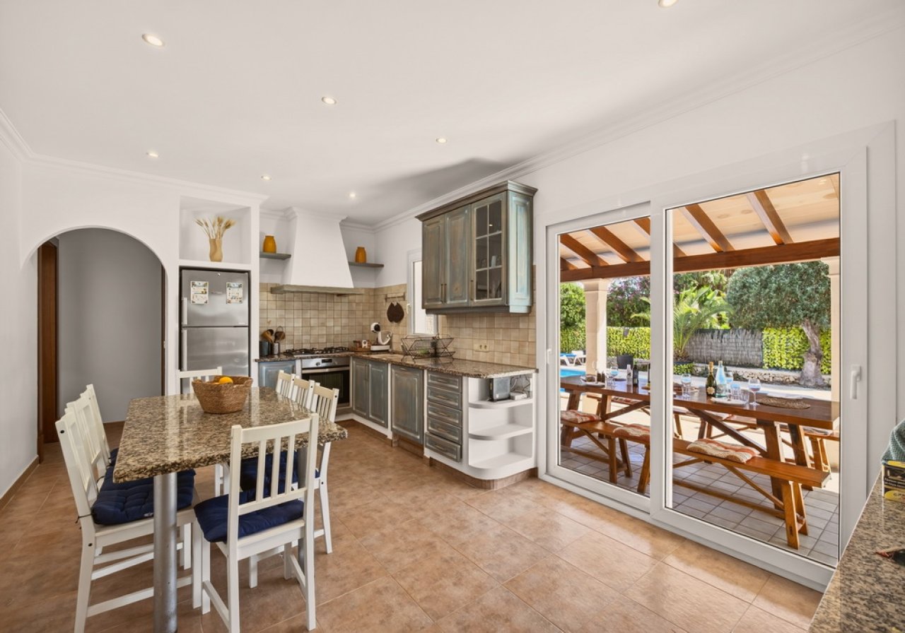 Winter: Modernes 2 Etagenchalet mit AC, Pool und Garage in Porto Colom -- CH 02 WT