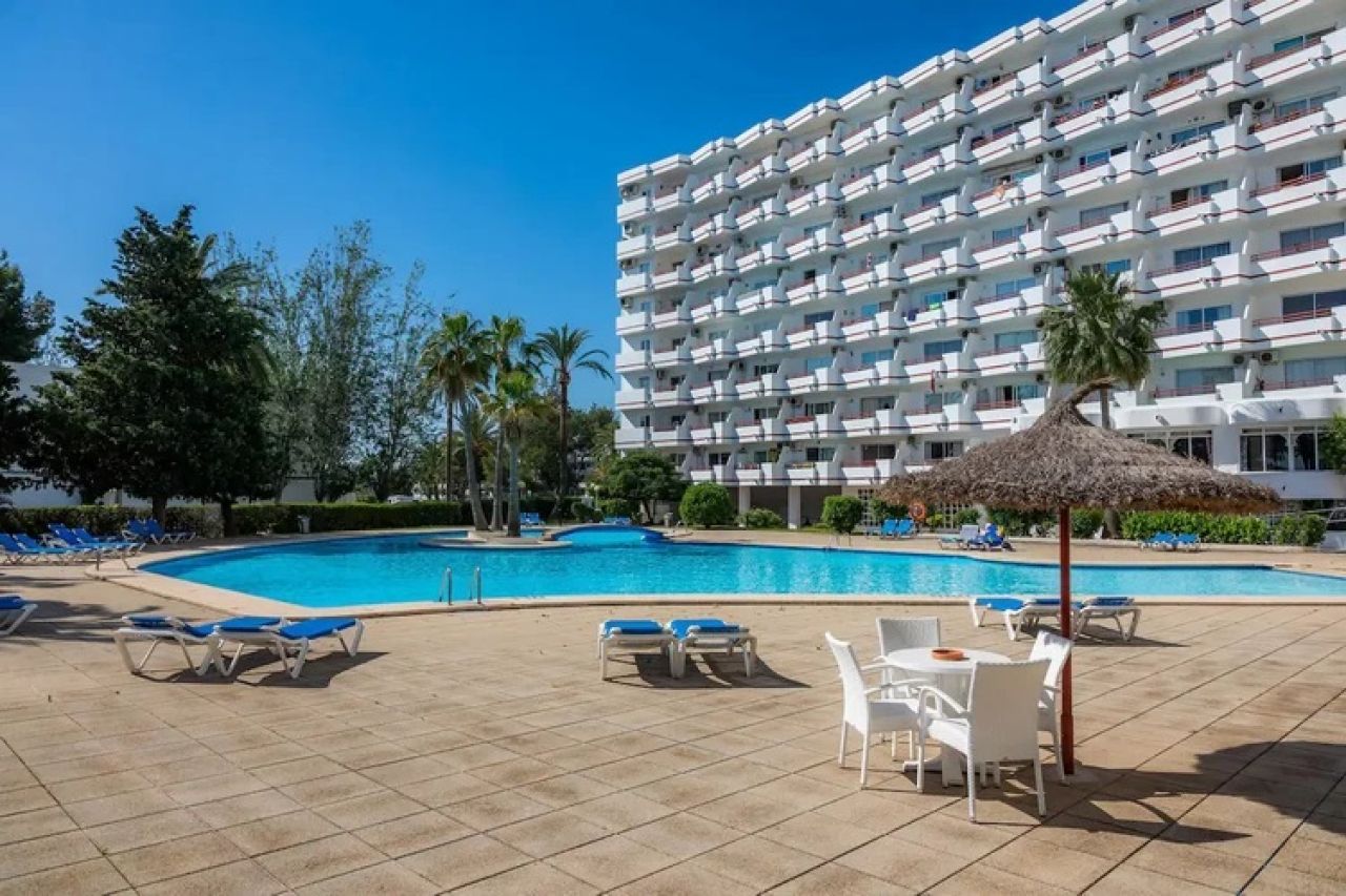 WINTER: Modernes Ap mit Gemeinschaftspool und Tennisplatz am Hafen von Alcudia --- AP 24 WT