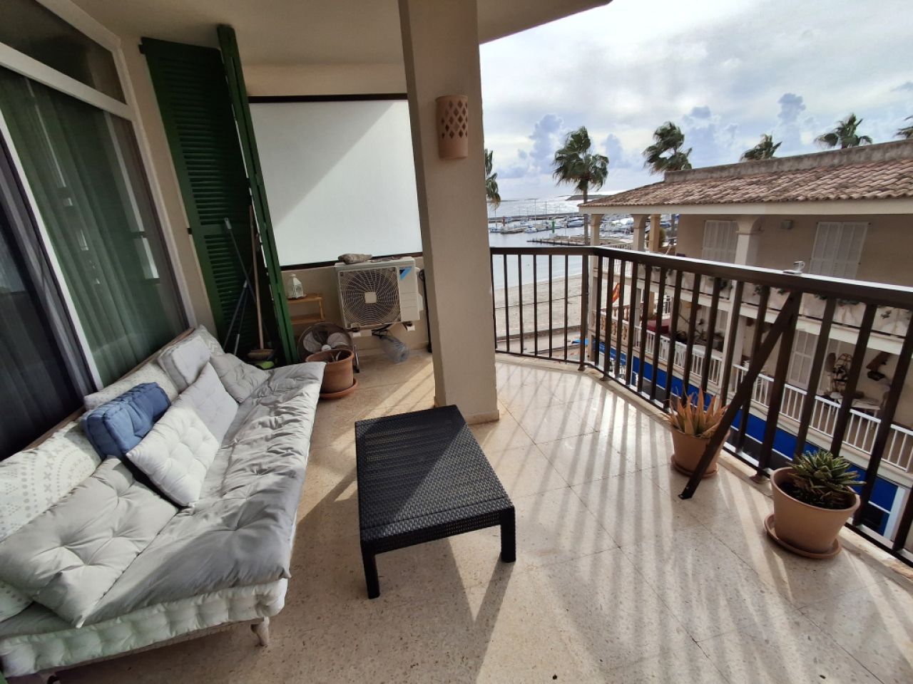 Winter: Modernes Apartment in 3 Etage mit Teilhafenmeerblick in Colonia St. Jordi -- AP 08 WT