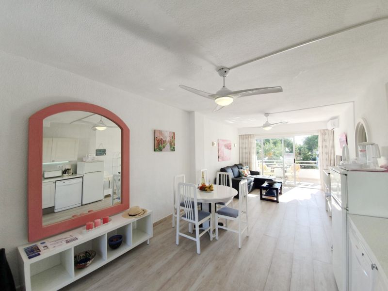 Winter: Modernes Apartment mit Gem Pool und Tennisplatz am Hafen von Alcudia -- AP 23 WT