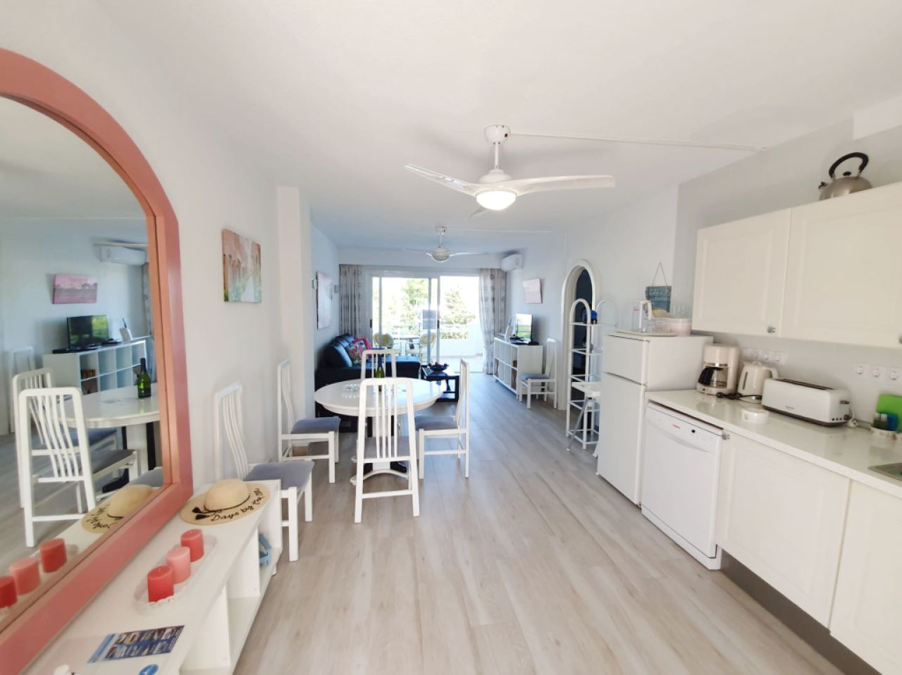 Winter: Modernes Apartment mit Gem Pool und Tennisplatz am Hafen von Alcudia -- AP 23 WT