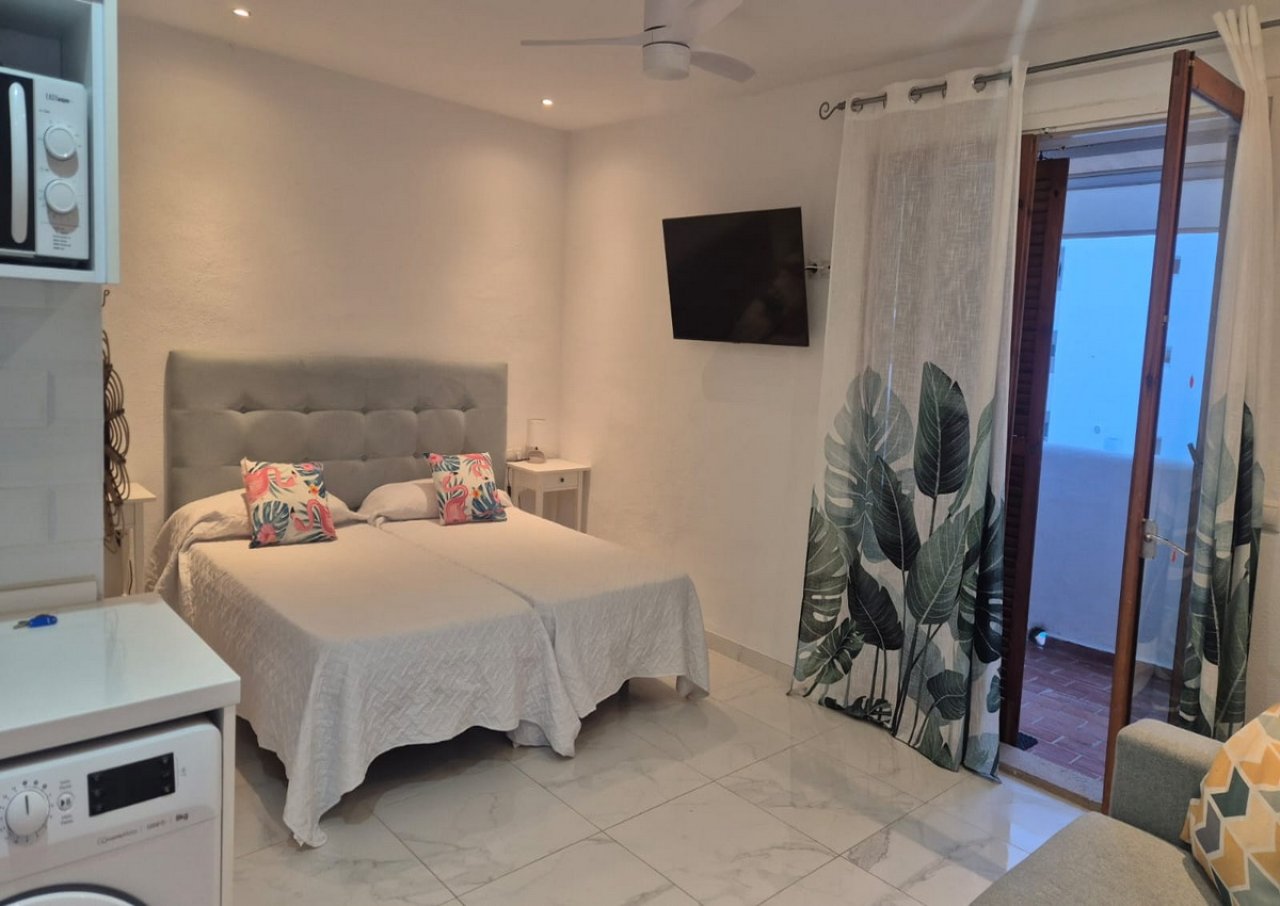 Winter: Modernes Studio in 2. Etage mit Terrasse und Gem. Pool in Cala Dor -- AP 40 WT