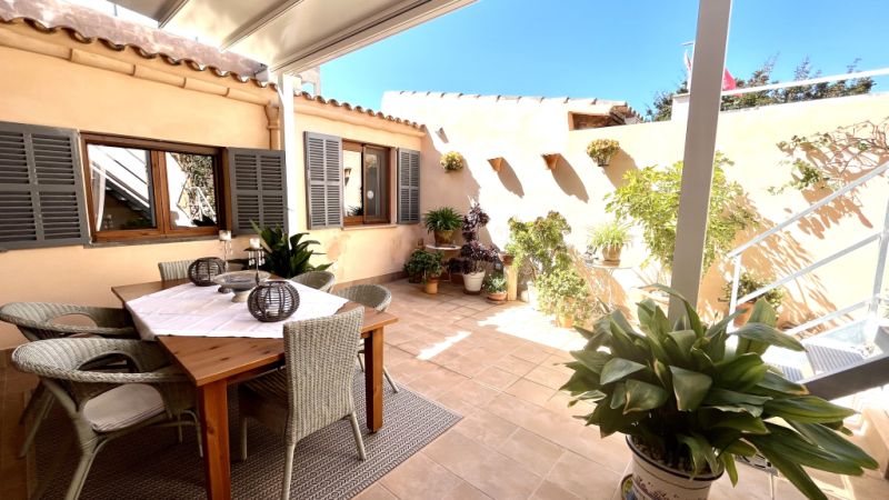 WINTER: Ground floor village house with courtyard near the harbour of Colonia St Jordi -- DH 01 WT