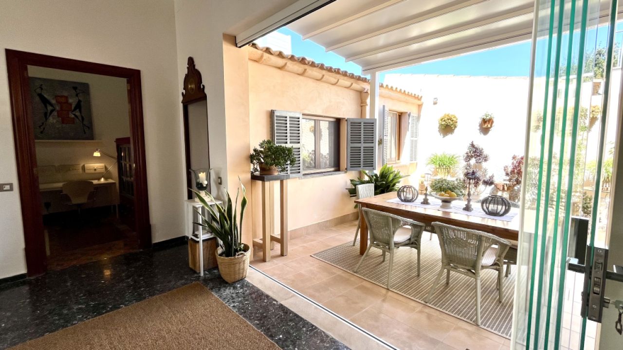 WINTER: Ground floor village house with courtyard near the harbour of Colonia St Jordi -- DH 01 WT